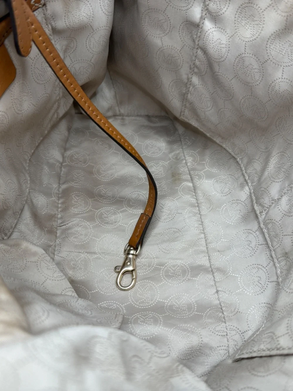 CHIC MICHAEL KORS BROWM MONOGRAM TOTE BAG! (W/MK FOB)